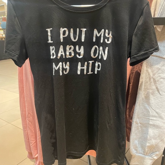 Mommy & Me - I put my baby on my hip tee set - Picture 8 of 9